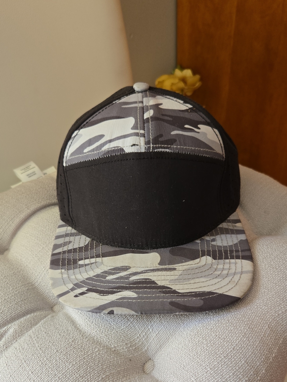 Men's Black & Gray Camo Snapback Hat 🩶 Pre Owned